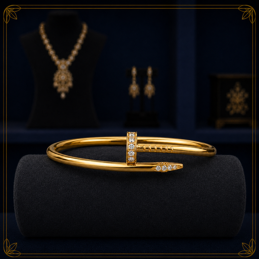 ABHUSHANAM Éclat Nail Bracelet