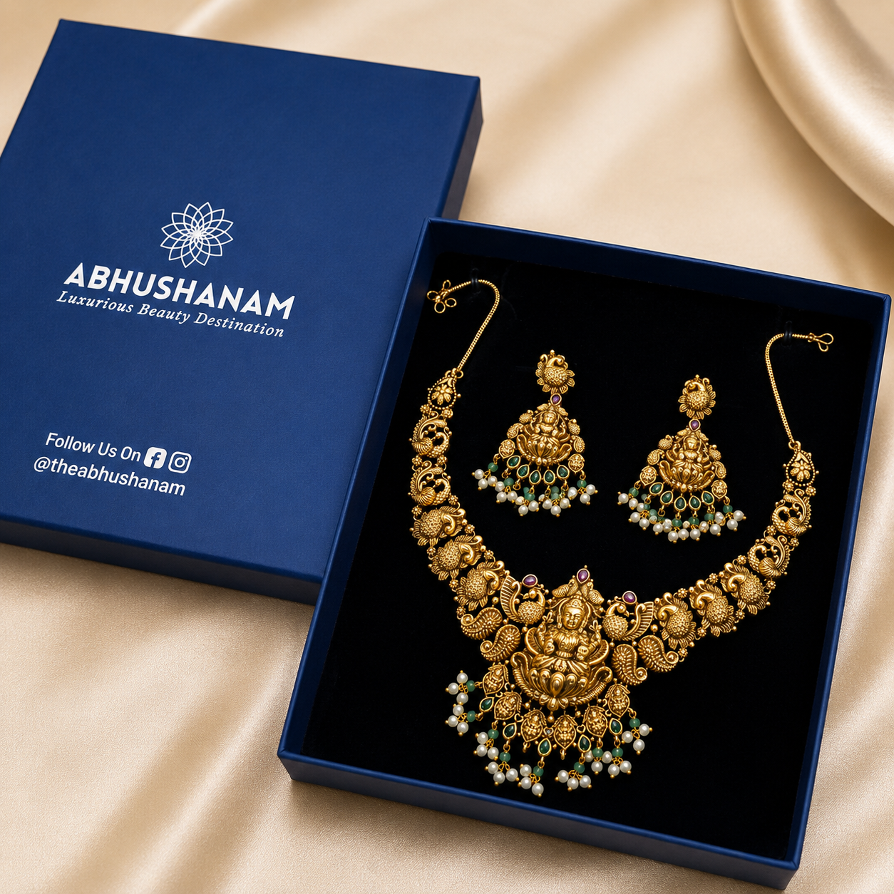 Emerald Lakshmi Jewellery Set