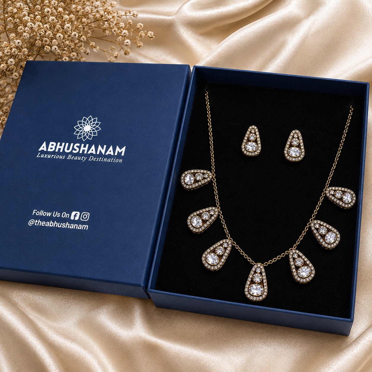 Vintage Royale Necklace Set