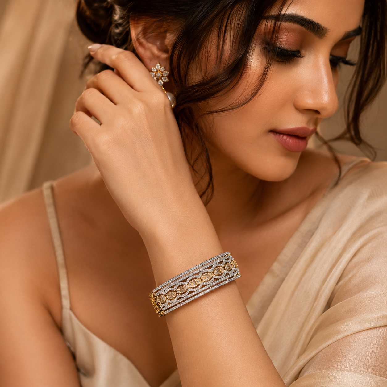 Royal Chain Motif Bracelet