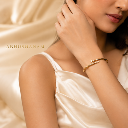 ABHUSHANAM Éclat Nail Bracelet