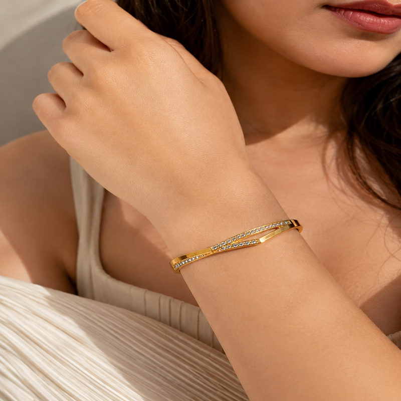 Gold-Plated Crystal V-Design Bracelet for Women (58729)