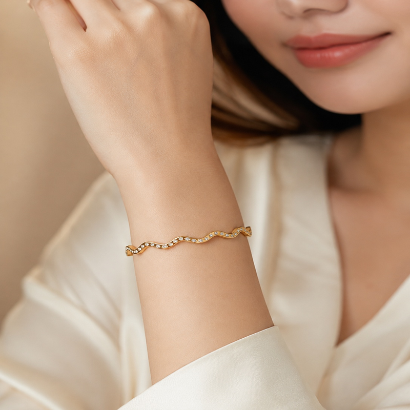 Women’s Elegant Crystal Wavy Bangle Bracelet (58735)