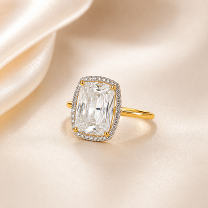 The Elara Signature Ring