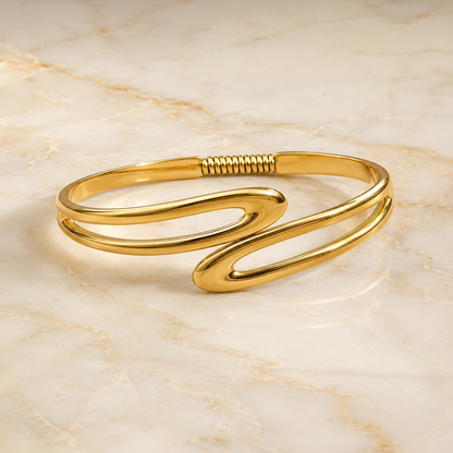 Stylish Sculptural Loop Bracelet for Women (58730)